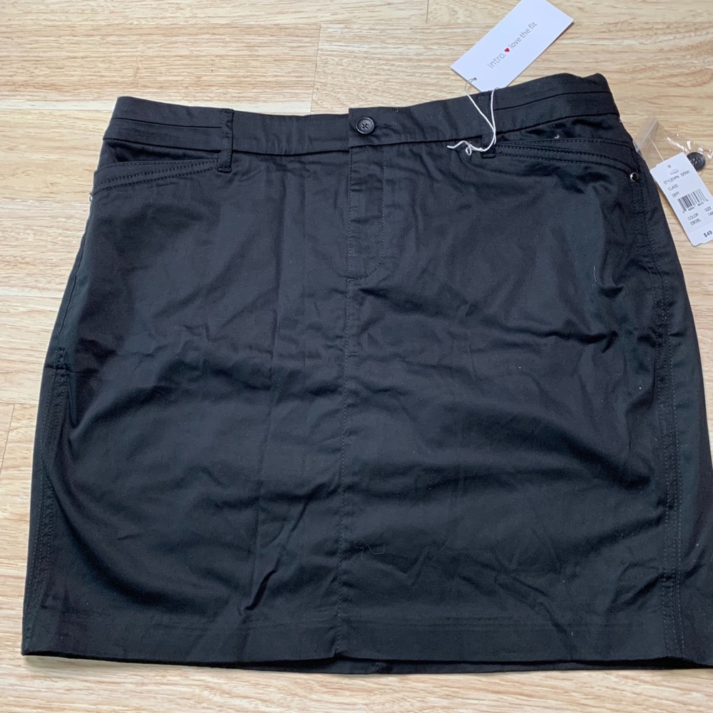Intro love the fit black skort NWT 14W